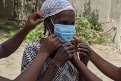 10_2020_05_Batey9_CovidEvent_LadyMaskHelp3-scaled